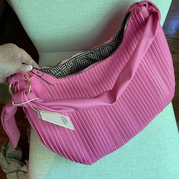 ❌❌SOLD❌❌Kayla & Ava🎉PRICE DROP🎉Pink Pleated Hobo Bag - Picture 9 of 10